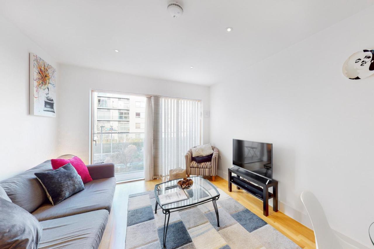 Lovely 1 Bed Apartment In Streatham Londres Extérieur photo