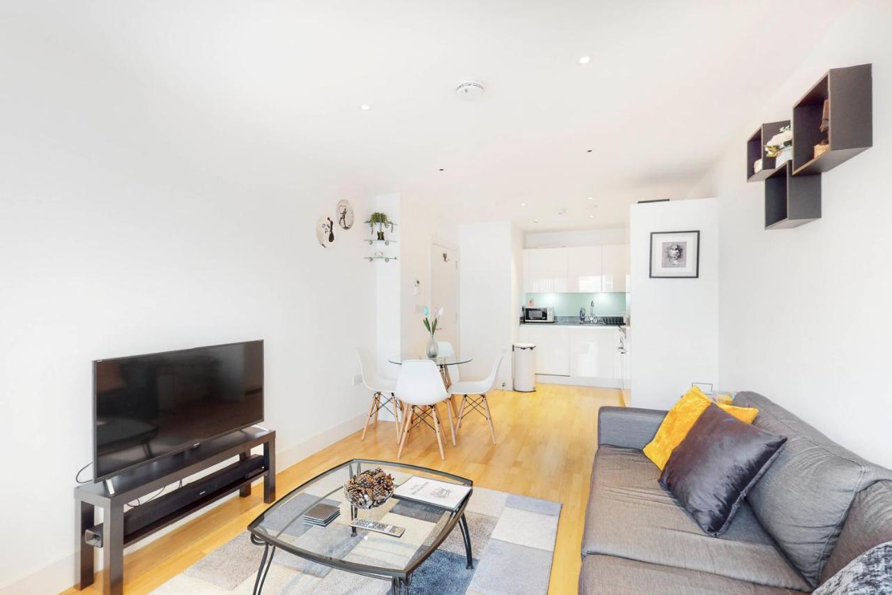 Lovely 1 Bed Apartment In Streatham Londres Extérieur photo